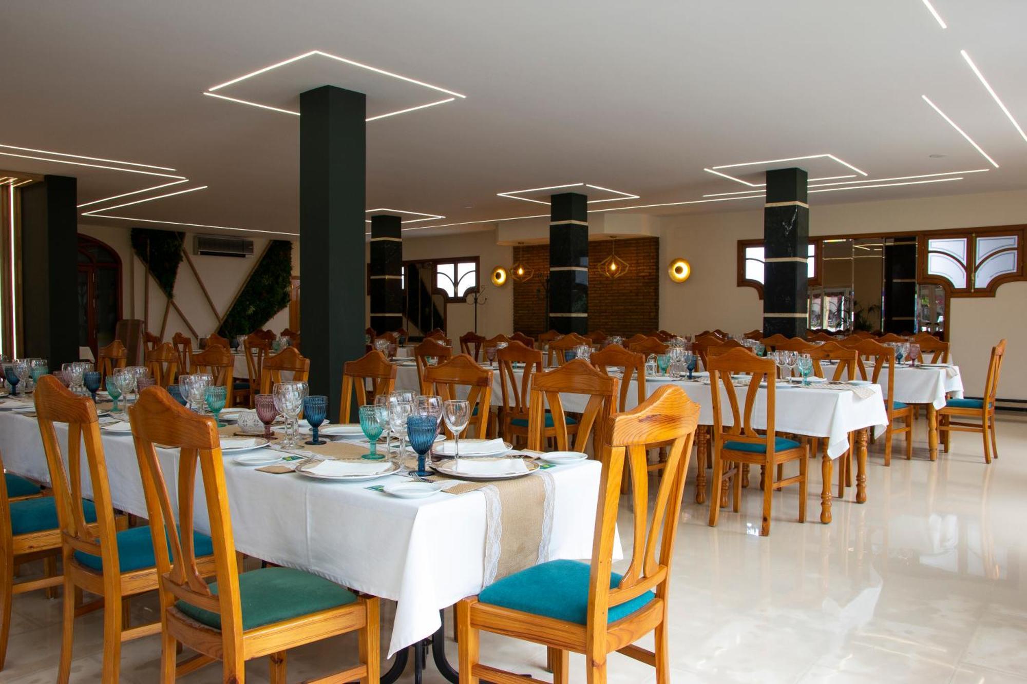 Hostal Restaurante El Cary Montemayor Esterno foto